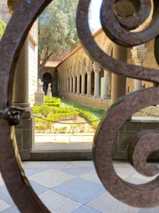Looking into the cloister belonging to the Museu Alberto Sampaio
