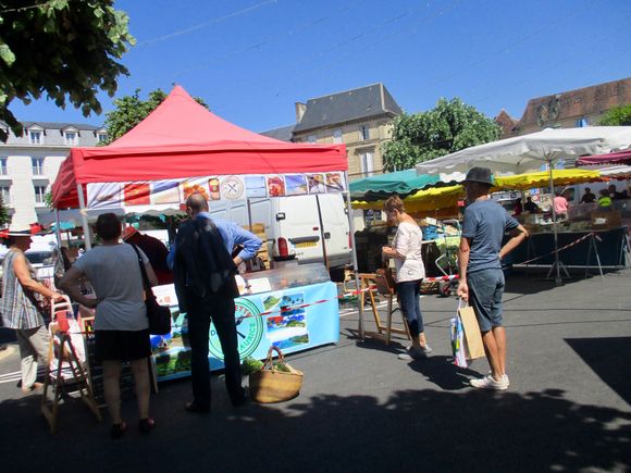 new market stall selling takeaway - recipes from the Ile de Maurice