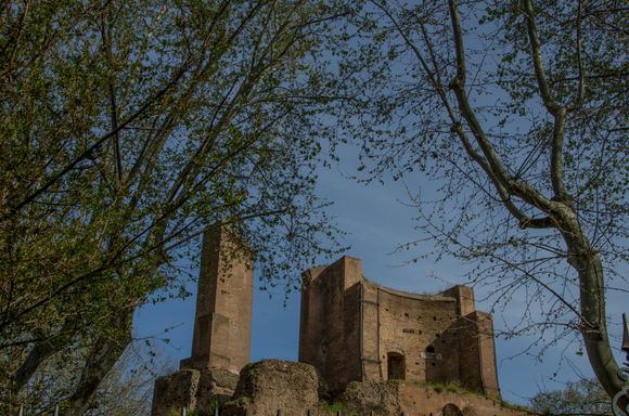 That park is quite popular, with its gardens, fountains and general relaxed vibe.