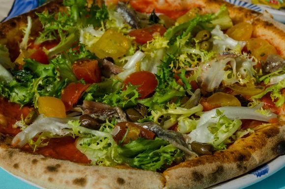 Their various pizzas include an all-citrus variety! Here, my fave flavor: anchovy. 