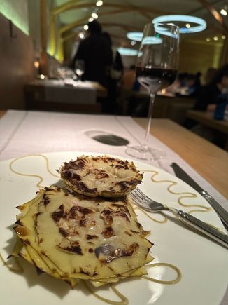 The pair of artichokes (media racion)...before I devoured every last bit and wiped my plate clean...oh, my!!!  