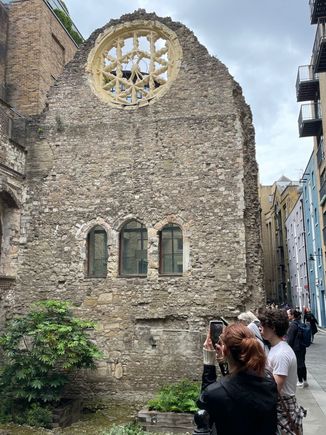 Last wall of Winchester Palace.  In it's time it was huge.