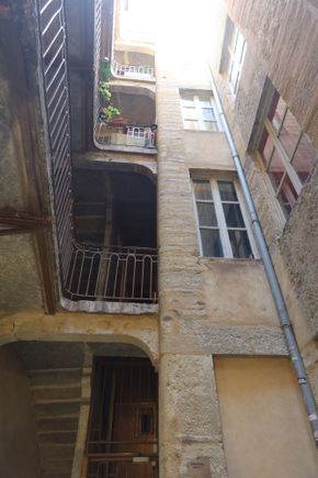 Traboule Apartments