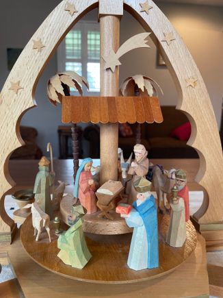 Closer look at the figures. I love Mary’s expression. 