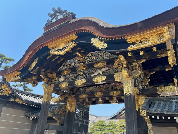 close-up of Karamon Gate