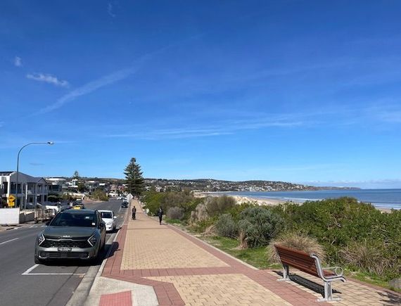 Gentle wide path with frequent seating 