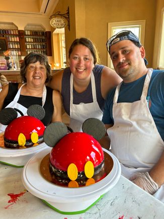 We decorated these cakes 