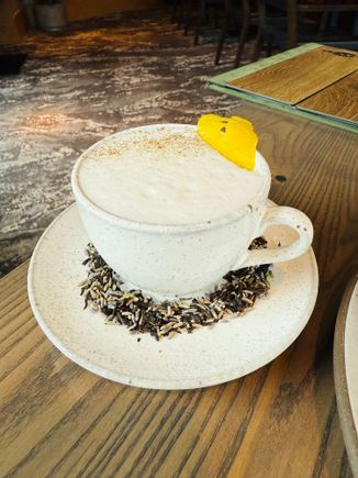 Gin and tea cocktail. 