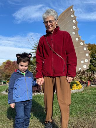 Then we went back to the house, grabbed Joyce and headed to the Butterfly House.