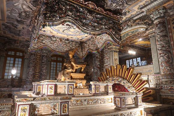 Altar, Khai Dinh Mausoleum