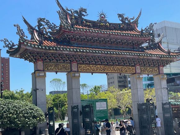 Entrance to the Lungshan Temple