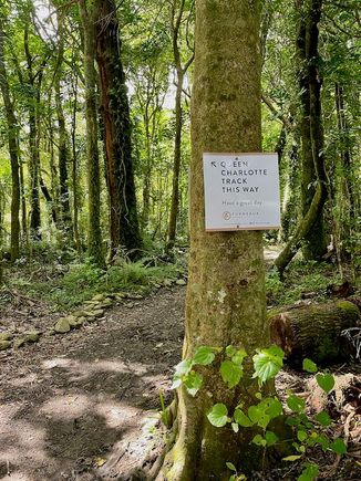Entry point for the Queen Charlotte Track at Furneaux Lodge.