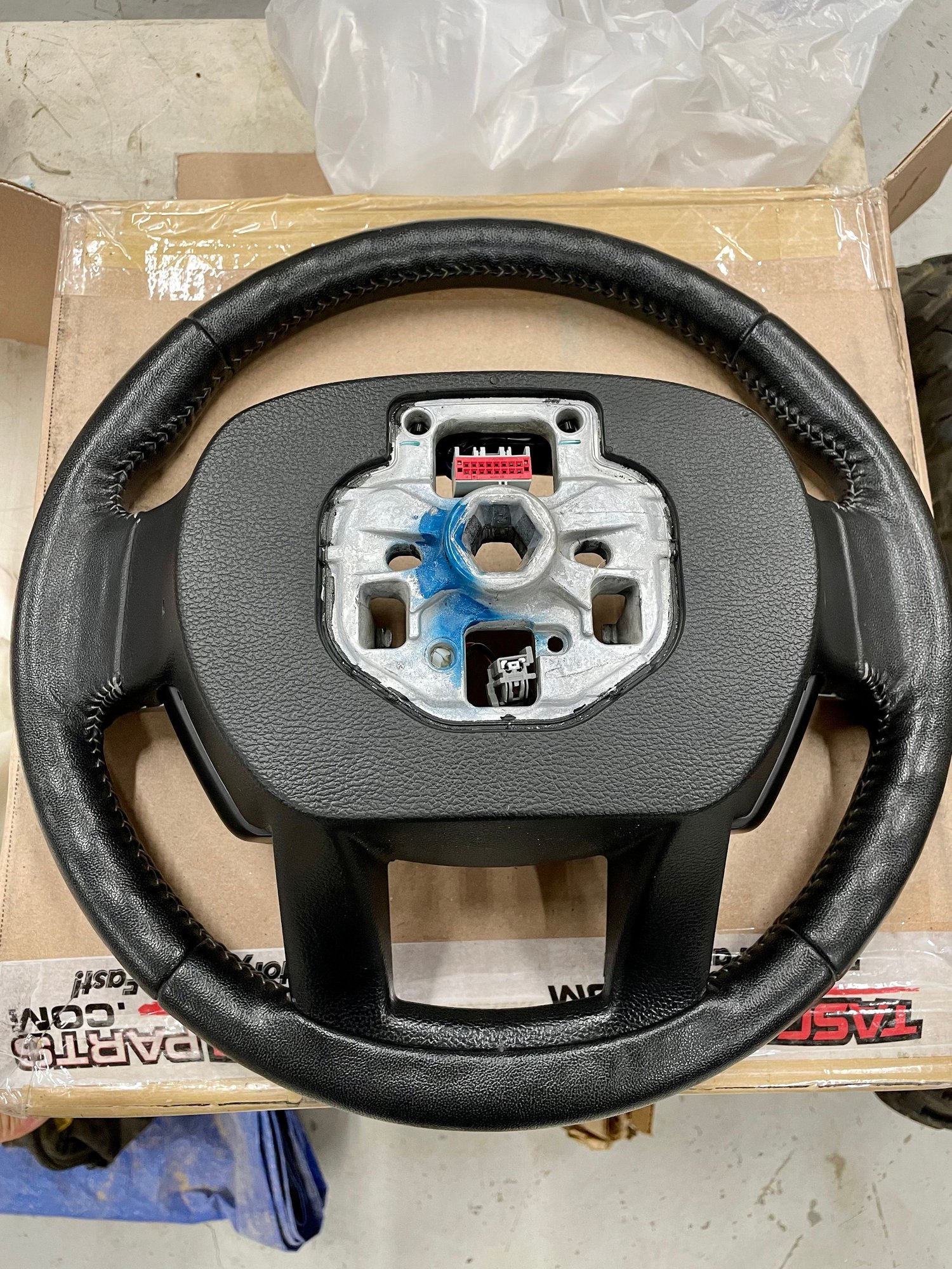 Steering/Suspension - Superduty Lariat Steering Wheel - Used - 2017 to 2019 Ford F-250 Super Duty - 2017 to 2019 Ford 3/4 Ton Pickup - 2017 to 2019 Ford F-350 Super Duty - Imperial, CA 92251, United States