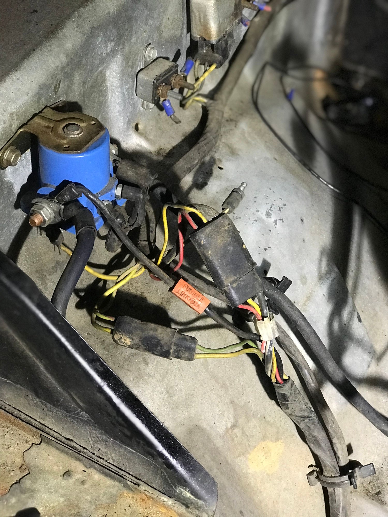 Electric choke problems, how much voltage should the stator wire have