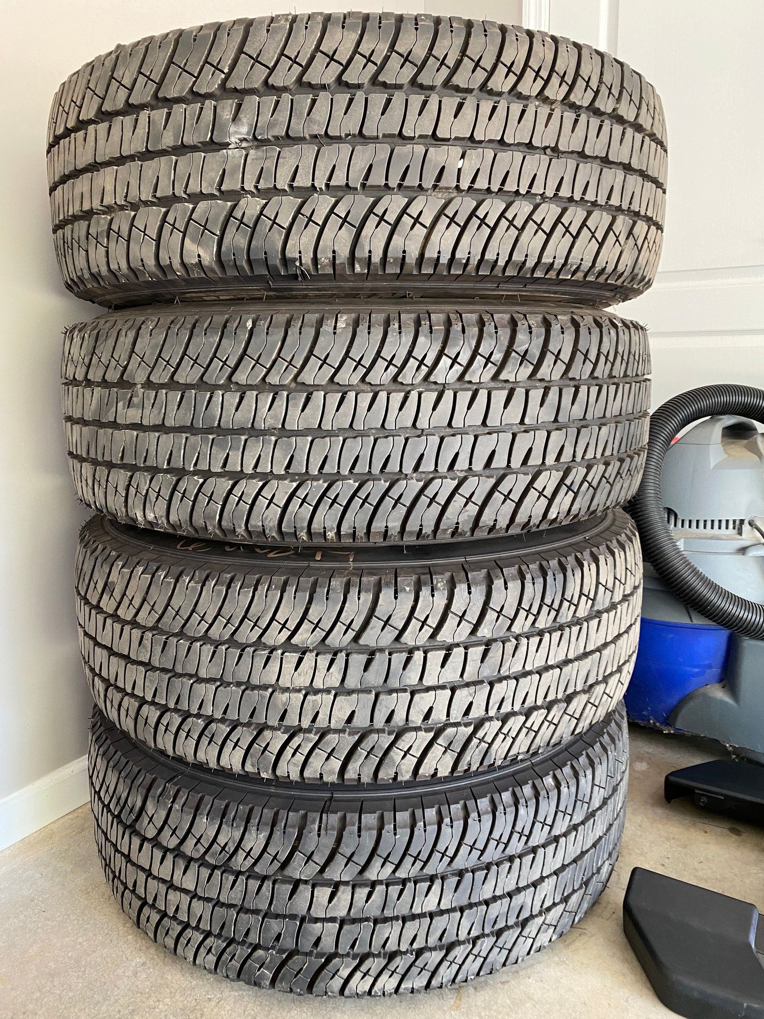 Wheels and Tires/Axles - 2021 Black SuperDuty Wheels & Tires - Used - 2017 to 2021 Ford F-350 Super Duty - Huntsville, AL 35773, United States