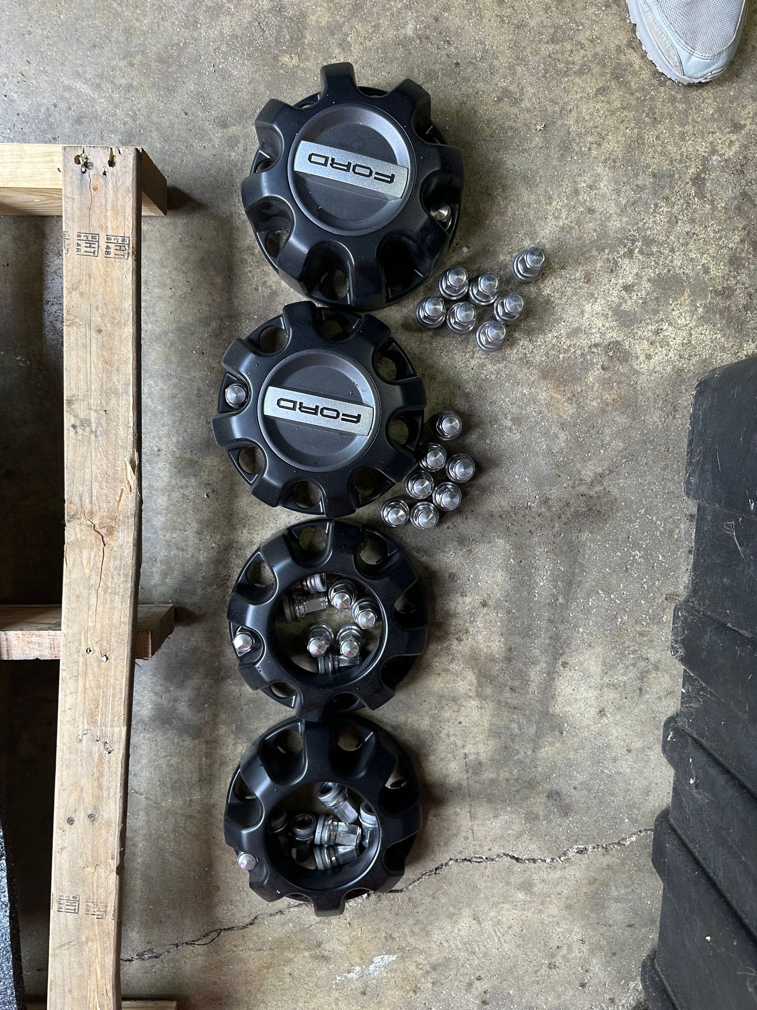 Wheels and Tires/Axles - 2024 Ford F-350 Platinum OEM Wheels and tires - Used - 2023 to 2024 Ford F-350 Super Duty - Brookville, OH 45309, United States