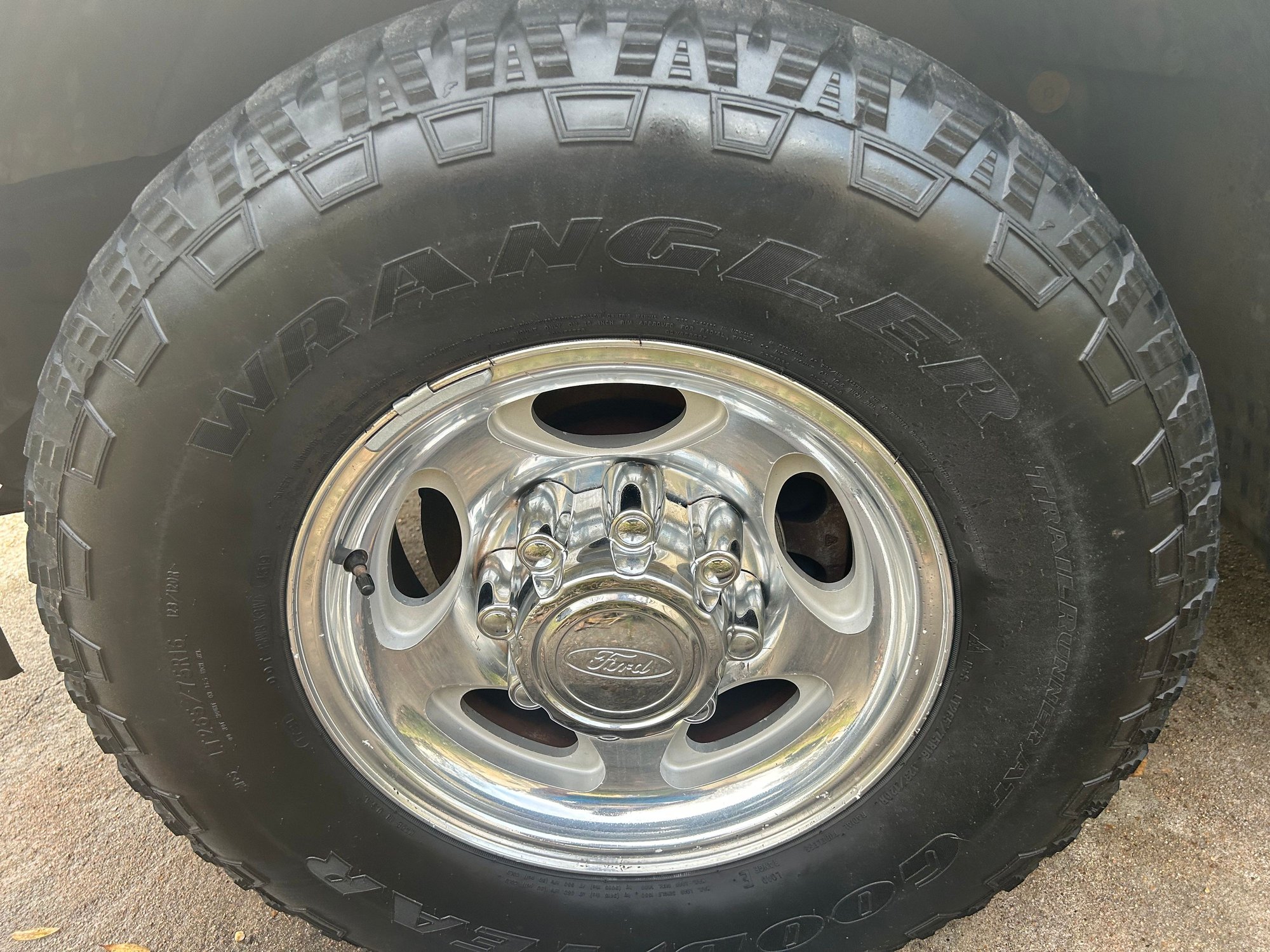 2004 Ford Excursion - 2004 1 Owner 2WD Ford Excursion - Used - VIN 1FMNU44PX4ED58784 - 223,000 Miles - 8 cyl - 2WD - Automatic - SUV - White - Houston, TX 77084, United States