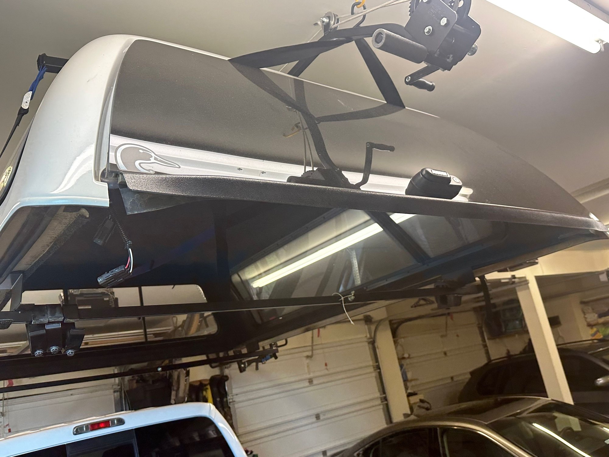 Accessories - 2011 ARE Z-series Topper White Platinum Pearl for LB - Used - Bellevue, WA 98004, United States