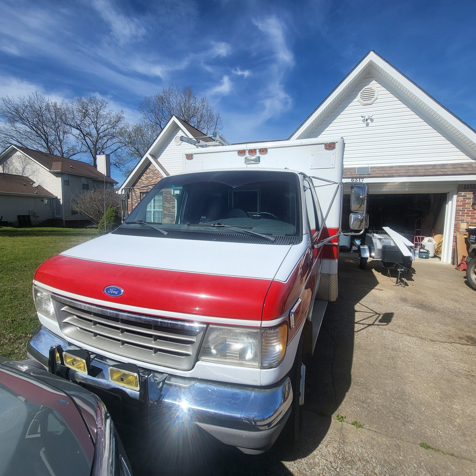1992 Ford E-350 Econoline Club Wagon - 92 IDI - Used - VIN 1FDKE30M6NHB48981 - 155,000 Miles - 8 cyl - 2WD - Automatic - White - Harrison, TN 37341, United States