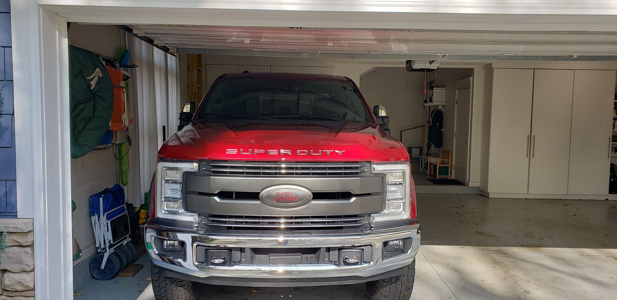 2018 Ford F-250 Super Duty - Ruby Red/Magnetic F250 Lariat - Used - VIN 1ft7w2b60jeb65268 - 18,800 Miles - 8 cyl - 4WD - Automatic - Truck - Red - Grand Ledge, MI 48837, United States