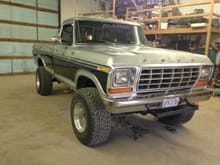 1979 Ford F250 with a 400m sitting on 35 Weld super singles