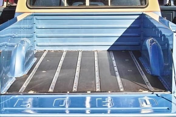 1983 F-150 Flareside 4x4
Bed made of HDPE plastic decking