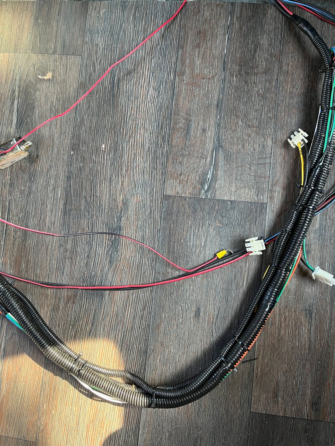 The loose bundle with the tv antenna amplifier 