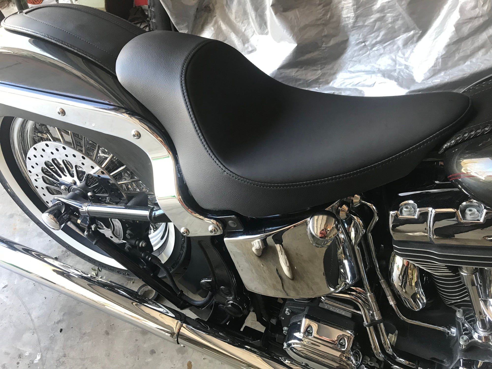 New Drag Solo seat 2005-2017 Deluxe and others - Harley Davidson Forums