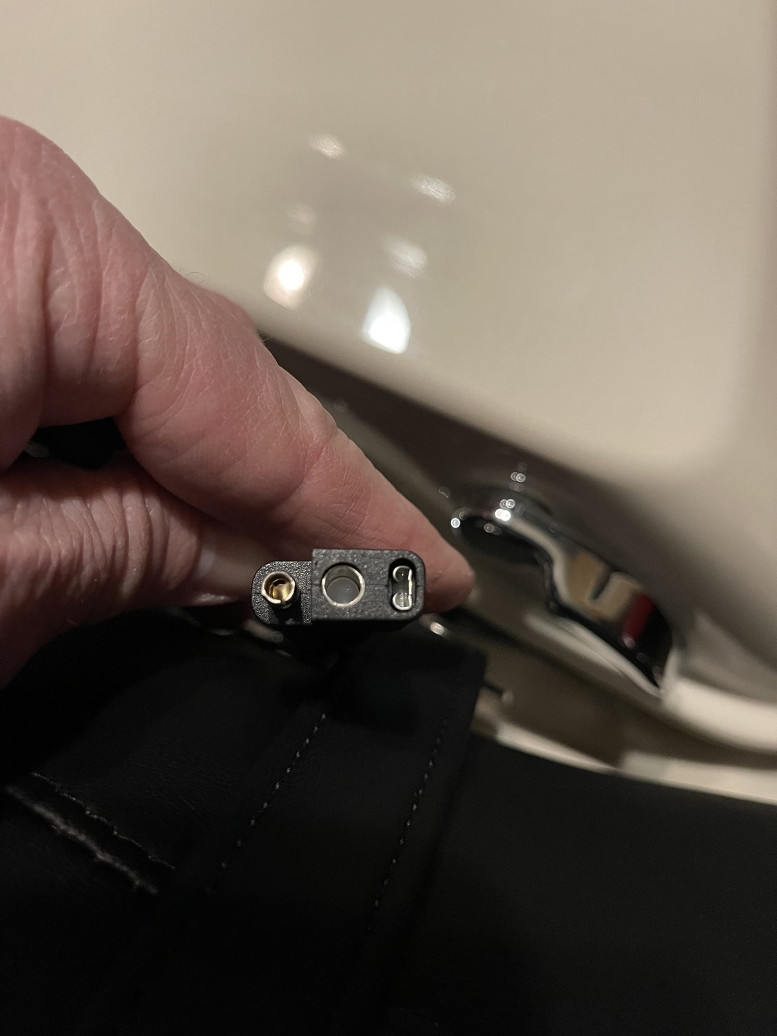 Is this safe to plug into the battery tender port on my 2020 Softail  Standard? : r/Harley