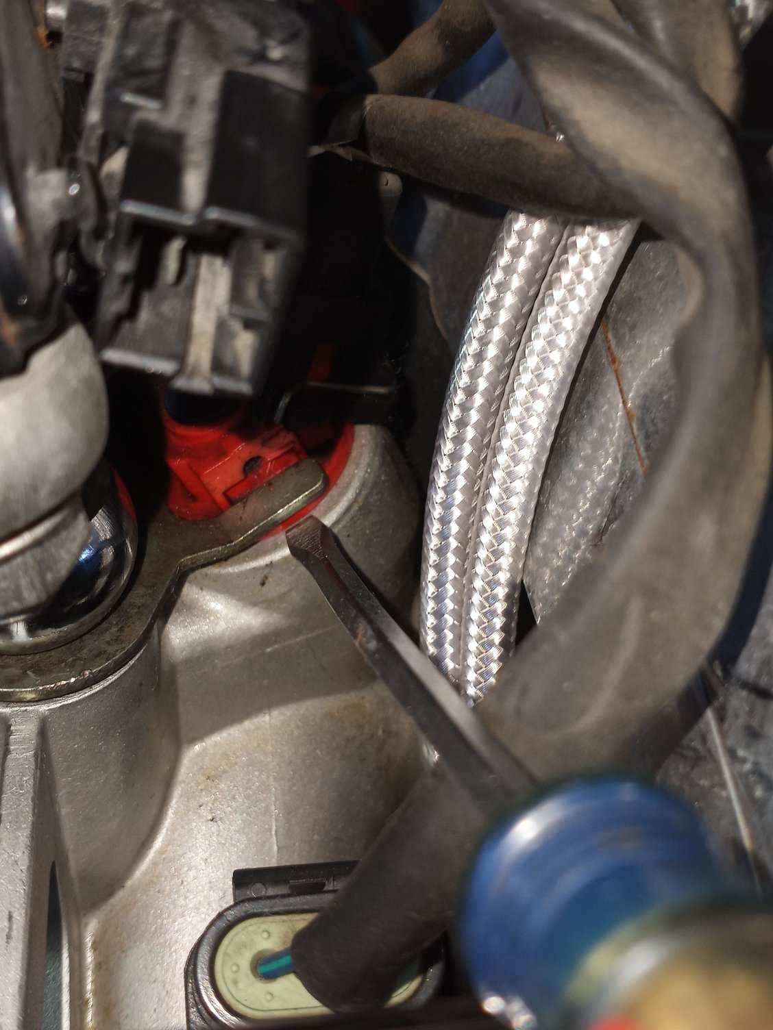 99 road king MM fuel injection leaking at top of injector Harley