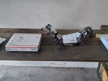 The correct handelbars, carb mounting plate & some other "stuff" arived in the mail today . . . Of course evry thing was upacked & put on ! 