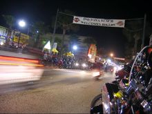 Zoomin' on Main St.