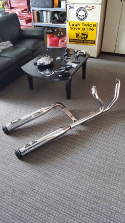 Came off 2011 ultra.  They fit 2009-2016 touring. No bluing. No dents. Small scrape on bottom of end cap, not visible unless you turn the muffler over. $300 plus shipping from Detroit and they come with the stock head pipe with the cat removed already. Cuts down DRASTICALLY on the heat. A little dirty in the pics, but i wil clean them up before i ship them.