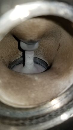 Rear exhaust valve chamber