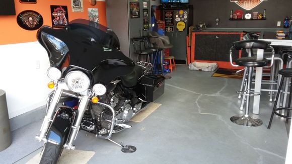 Harley all cleaned up and waxed up ready to roll!