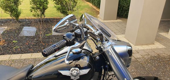 I've set it to this angle, as a 5'10" rider with a Sundowner, and a 5'9" Mrs, this puts our helmets in clean air and there is no wind on our chests, also Mrs reports there is a lot less wind on her coming on from the sides.

I got the clear as I want to see what it looked like but I'll cover it in vivid black vinyl to see what it looks like too 👍🏻 oh and to hide the handlebar bag I have to fit lol.

