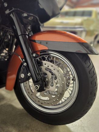 Never did I care much for mag wheels and skinny tires, finally got my old spokes on my 2020 Glide.
