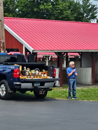 Wayne Carlini (Chasing Classic Cars, F1 Motors) was the Grand Marshal.  He's giving out 'fun awards' for non-judged bikes.