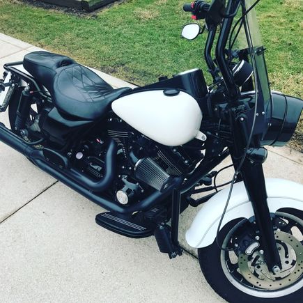 V&H Pro Pipe on my 06 King. (Bags are usually on)