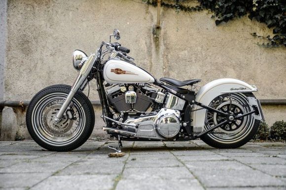 This time a Softail.
I guess it’s not everyones cup of Vodka