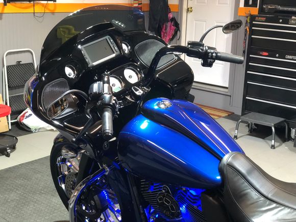 If you zoom into where the 12V power outlet normally is, you can see the switch mounted