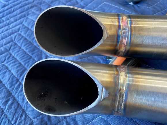 Grinder and cut marks in the “ovate” style tips i chose. Ontop of the cut marks. The cuts are unfinished with burrs all over them. 