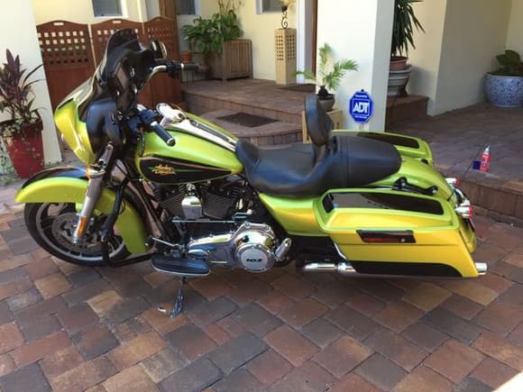 2011 FLHX.  Limited Edition Apple Green and Vivid Black paint.  Lojack.  PowerPak [103 engine, ABS, keyless security system].