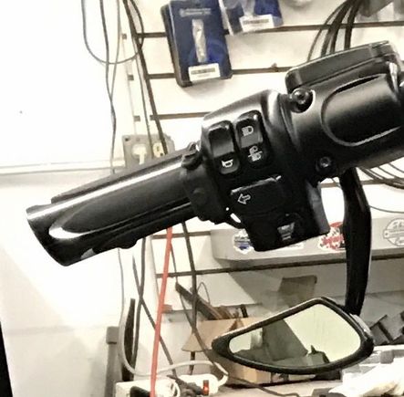 Tsukayu controller mounted on grip.