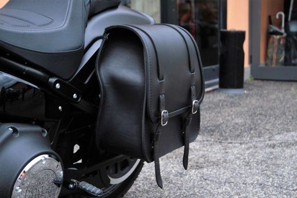 Glam  Saddlebag Endscuoio for Hd Softail Fat Bob