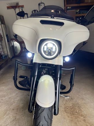 Low beam with sunburst turn signals 