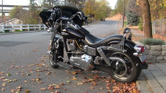 Memphis Shade Bat Wing on a 2014 FLD Switchback