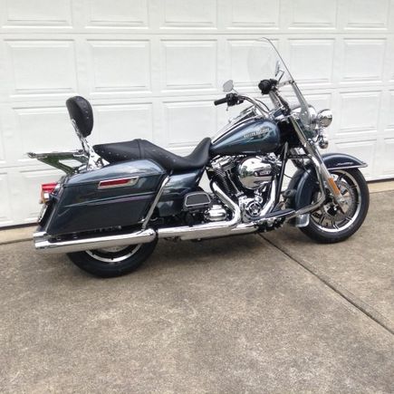 2015 Roadking FLHR, like new condition