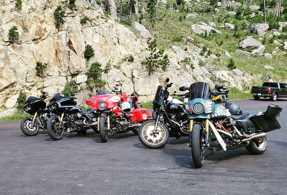 met some real solid dudes from all over the country and rode with them quite a bit. they had a mix of performance baggers and couldn't have been nicer guys. looking forward to keeping in touch and meeting up again down the road. 