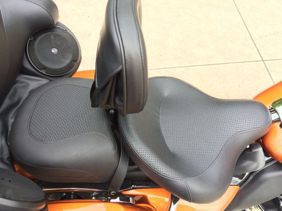 2013 FLP seat on a 2014 FLHTK, Mustang passenger pad and Utopia Backrest